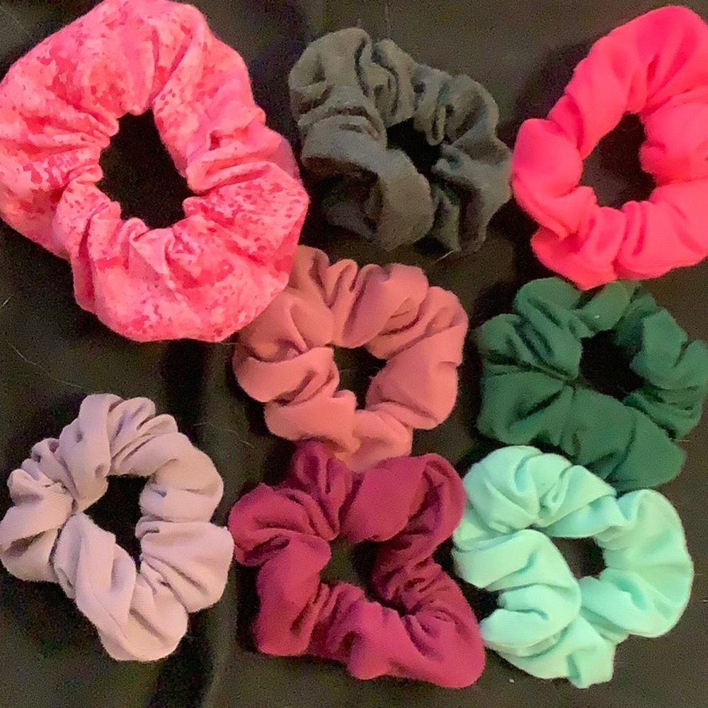8 scrunchies